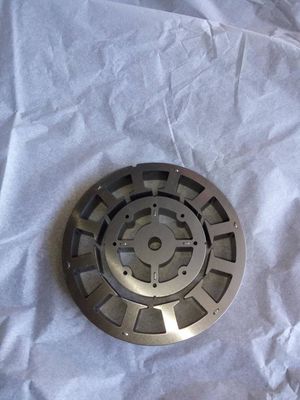 Stator senza spazzole e rotore con slot magnetici con scelta di materiale