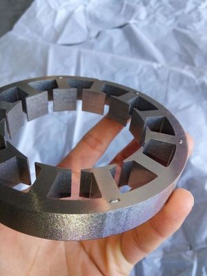 Stator senza spazzole e rotore con slot magnetici con scelta di materiale