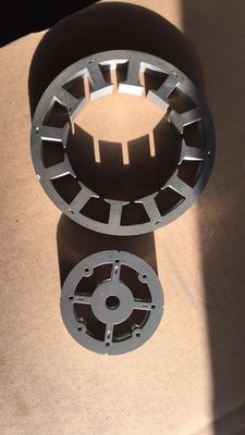 Stator senza spazzole e rotore con slot magnetici con scelta di materiale