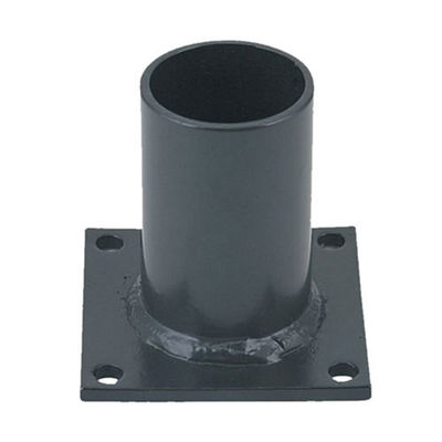 Fabbricazione di lampadari esterni rivestiti di nero con materiale in acciaio e base di palo di montaggio sul molo
