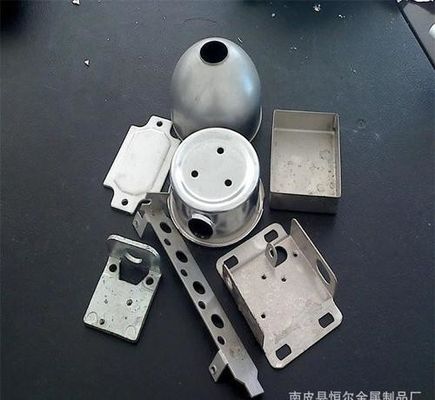 Parti metalliche per macchine industriali a base di lamiera di stampaggio in alluminio e acciaio inossidabile su misura
