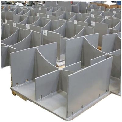 Quadro di lavorazione di lamiere metalliche personalizzato per motori e parti di saldatura personalizzate
