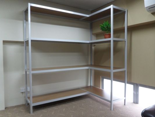 Rack di stoccaggio per magazzini di acciaio leggero per il massimo utilizzo dello spazio