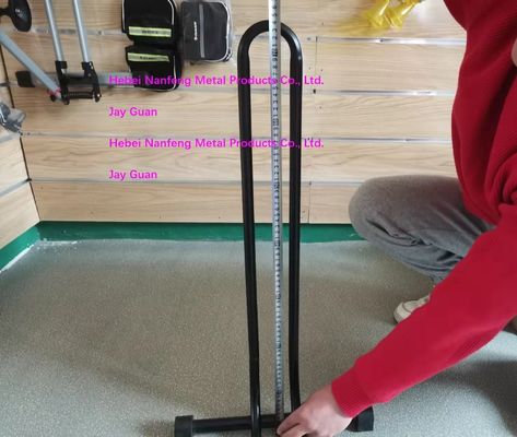 Sosta per biciclette a terra a risparmio di spazio con portabiciclette nera per garage Certificato ISO9001 2015