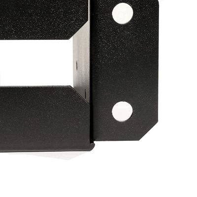 Processo professionale di modellazione di basi metalliche su misura con altre strutture