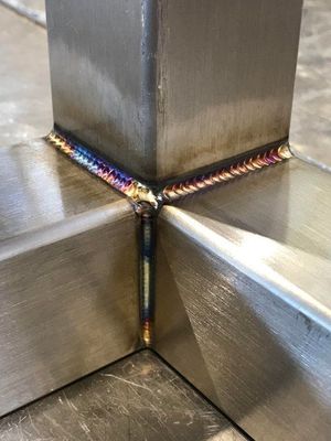 Fabbricazione di parti di saldatura a laser per lamiera di acciaio inossidabile
