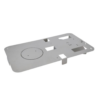 Stampaggio e piegatura di fogli di metallo per la fabbricazione di mobili inossidabili