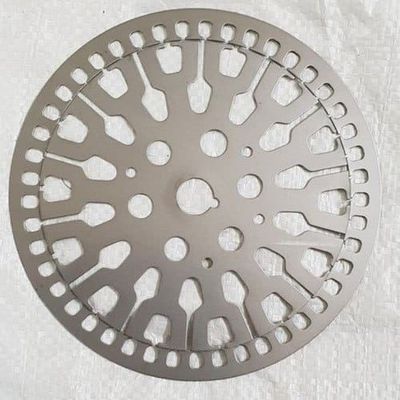 Parti di stampaggio per foratura in lamiera di acciaio con spessore 0,4- 3 mm