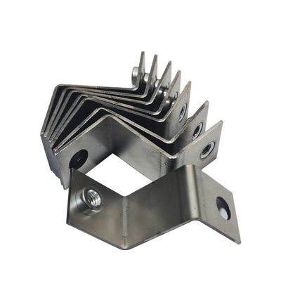 0.4-3 mm Spessore supporto per angolo di stampo in acciaio galvanizzato personalizzato per il montaggio fisso