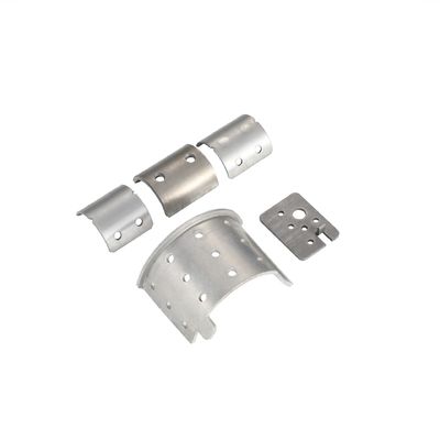Parti di stampaggio in metallo personalizzate per l'industria Spessore 0,5 mm-25 mm Alta precisione