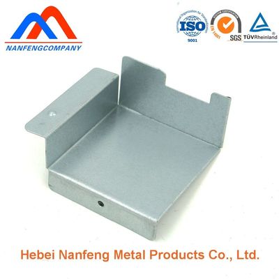 Componenti di stampaggio metallici personalizzati professionali per autoveicoli ricoperti di acciaio naturale