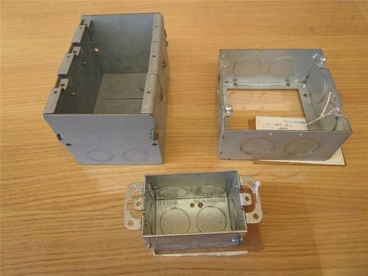 Casella di fogli di metallo su misura con processo di modellazione e altra struttura