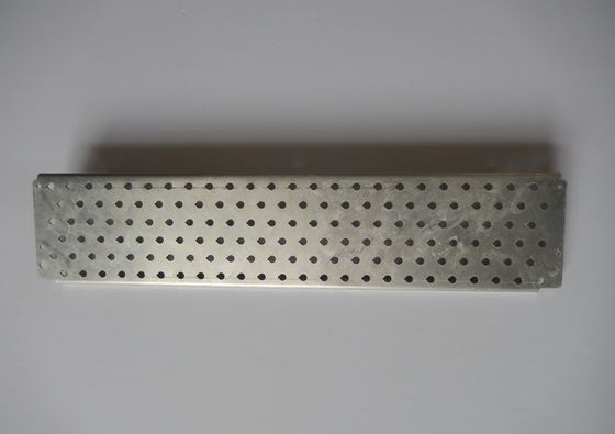 0.5mm-25mm Spessore Piastra perforata di stampaggio in alluminio per applicazioni industriali