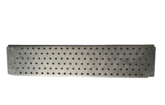 0.5mm-25mm Spessore Piastra perforata di stampaggio in alluminio per applicazioni industriali